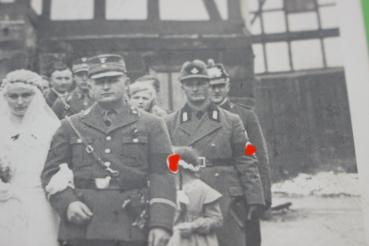 Preview: Hochzeitsgesellschaft - SA-Mann mit Ehefrau